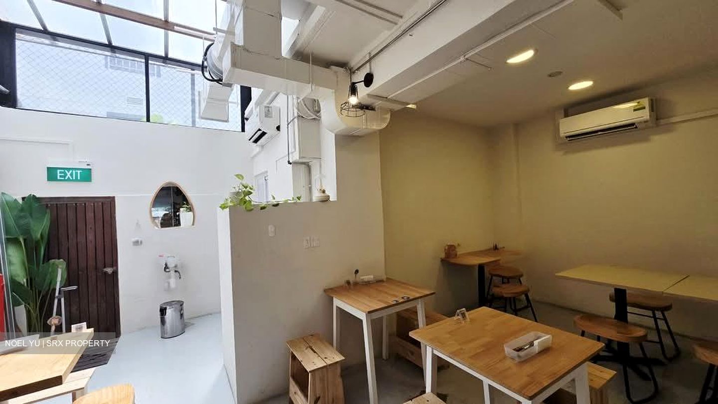 Lowland Garden (D19), Shop House #593655071